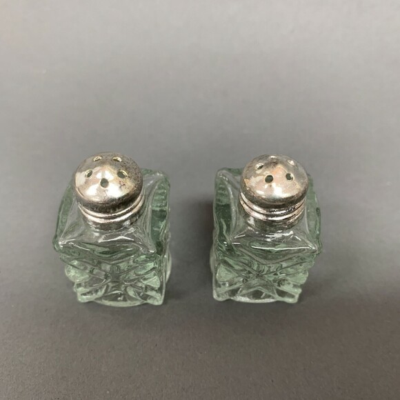 Miniature Salt and Pepper Shakers Clear Glass Silver-plate - Picture 2 of 5